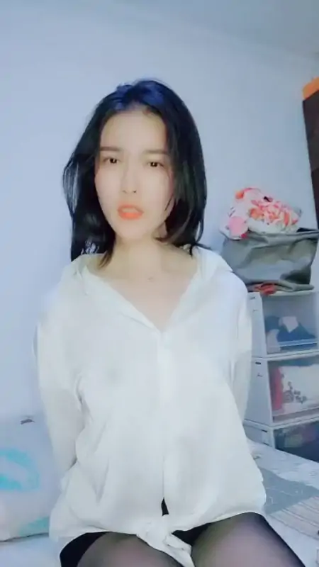 眼镜美女【粉筱筱】直播大秀 原版无水印14合集-主播合集社