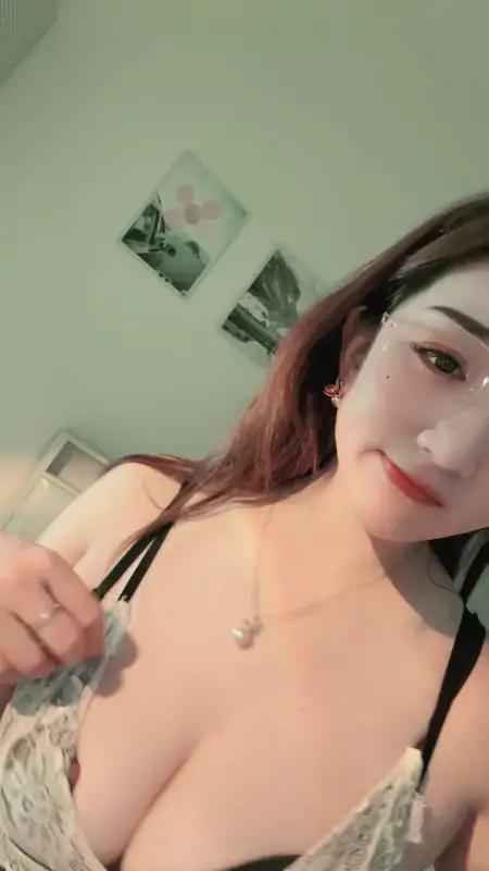 图片[3]-超级骚货【水妖姬】P2 各种亮晶晶丝袜配蕾丝内衣超会玩，跳蛋塞着抽插揉胸吐舌淫叫11月21日至12月10日【14V】-主播合集社