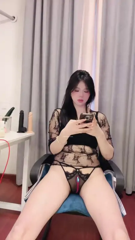 小清新女神回归【侯你已久】甜美女神 丝袜美腿 跳蛋狂震 道具抽插喷水 12部合集-主播合集社